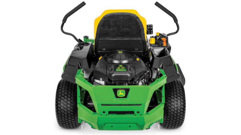 John Deere murutraktor Z315E tagavaade valgel taustal