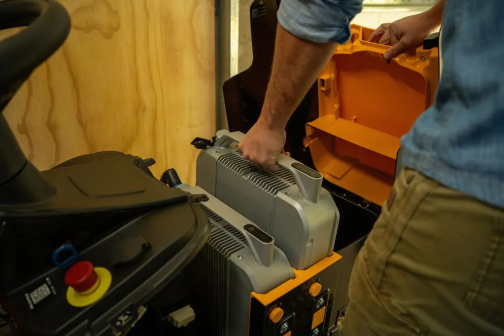 Akumurutraktor Tornado 398e( aku ja laadija komplektis), Stiga UUS! - pilt 8